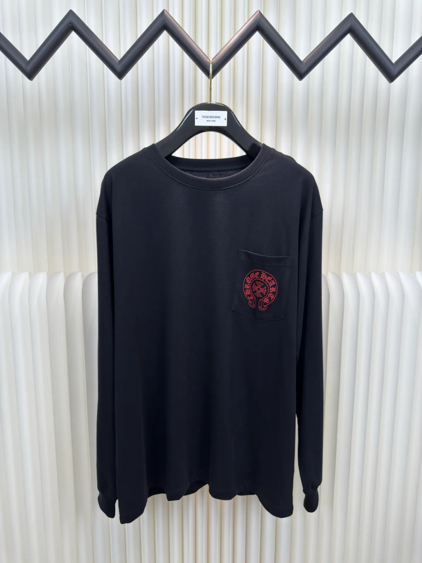 P310 Chrome Hearts Deadly doll, American comic printed round neck and long sleeves. The fabric is made of 26-woven 200g cotton. Printing is very important. The ink printing used in the original version is generally incapable of being restored by ordinary printing factories. After running to many factories, the time paid off in the end. Size S M L